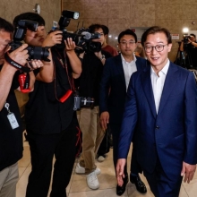 [포토] 인사청문 준비 사무실 출근하는 전재수 해수부 장관 후보자