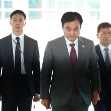[포토] 첫 출근하며 인사하는 안규백 후보자 