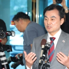 [포토] 답변하는 안규백 국방부장관 후보자