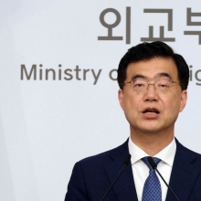 [포토] 주요 5강 대사 이임지시 관련 질문받는 이재웅 대변인 