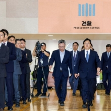 [포토] 취임식장 들어서는 정진우 서울중앙지검장
