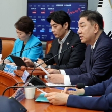 [포토] 김병기 "폭염서 '2시간 노동·20분 휴식' 원칙이 과도한 규제인가"