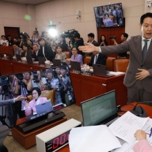 [포토] 강선우 청문회, 시작도 전에 '피켓 공방'…여야 고성