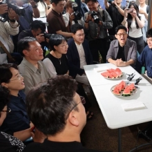 [포토] 재개발 지역 주민들 만나는 오세훈 시장