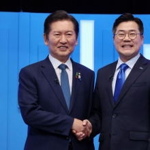 [포토] 민주당 당대표 후보자 토론회 나선 정청래-박찬대