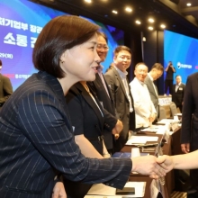 [포토] 중소기업인 만나는 한성숙 중소기업벤처부 장관
