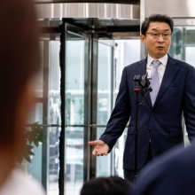 [포토] 취재진 질문에 답하는 이억원 후보자