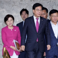 [포토] 송언석 "노란봉투법 등 쟁점법안, 오후 여야 만나서 상의할 것"