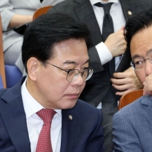 [포토] 대화하는 송언석-유상범