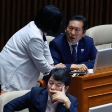 [포토] 과방위원장과 대화하는 정청래