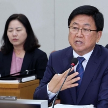 [포토] 질의 답하는 최교진 후보자