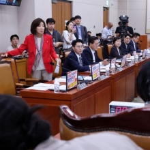 [포토] 법사위, 시작부터 충돌…추미애 "'초선발언' 나경원, 유감"