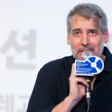 장항준 영화제, 개막작부터 흥미롭네…음악으로 역설한 극장의 힘