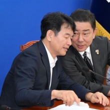 [포토] 대화하는 김병기-문진석