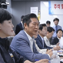 [포토] 추석 앞두고 가락시장 찾은 정청래…"물가걱정 덜어도 될 듯"