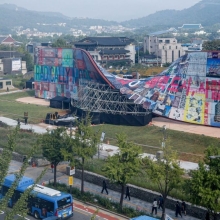 [포토] 열린송현 녹지광장에 설치된 대형 조형물