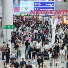 [포토] 해외여행객들로 붐비는 인천공항 면세구역