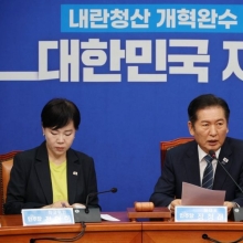 [포토] 정청래 "추석 귀향길 '검찰 폐지' 약속 지켜 기뻐"