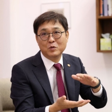 최휘영 장관, 브라질과 평가전 앞둔 축구대표팀 응원
