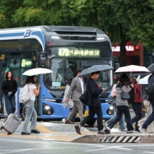 [포토] 연휴 마친 뒤 출근길 나선 직장인들