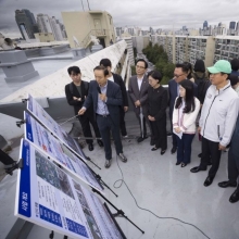 [포토] 은마아파트 재건축 사업계획 전달 받는 서울시장