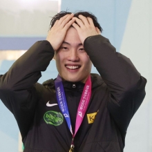 황선우 200m 1분43초대 진입…전국체전서 亞 신기록