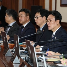 [포토] 국무회의에서 발언하는 김민석 총리