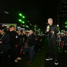 [포토] 시민들과 대화하는 젠슨황 CEO