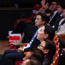 [포토] 젠슨 황 연설 경청하는 최태원 회장