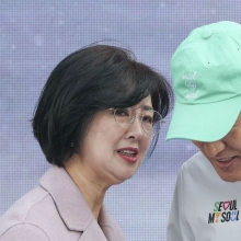 [포토] 의견 나누는 오세훈 서울시장-옥재은 서울시의회 의원