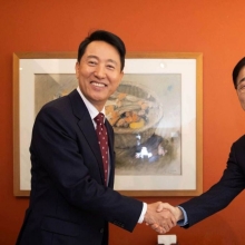 [포토] 악수하는 김윤덕 장관과 오세훈 서울시장