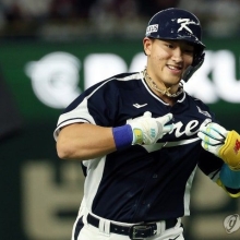 안현민·송성문, 차례로 도쿄돔 담장 넘겨 '백투백 홈런'