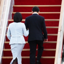 [포토] 공군1호기 오르는 이재명 대통령-김혜경 여사