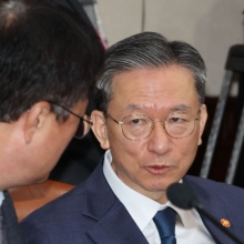 [포토] 매서운 눈빛의 정성호 법무장관 