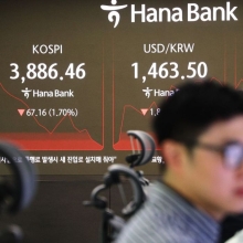 [포토] 장중 3900 무너진 코스피 지수