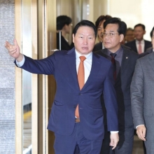 [포토] 간담회장 들어서는 장동혁 대표-최태원 회장