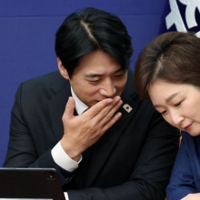 [포토] 대화하는 한준호-이언주