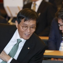 [포토] 대화하는 이창용 총재-이홍락 LG AI연구원장