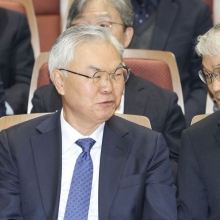 [포토] 의견 나누는 천대엽 법원행정처장-김성수 전 대법관