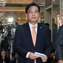 [포토] 국회의장 주재 양당 원내대표 회동 향하는 송언석