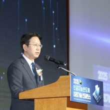 [포토] 인공지능반도체 미래기술 컨퍼런스 참석한 배경훈 부총리