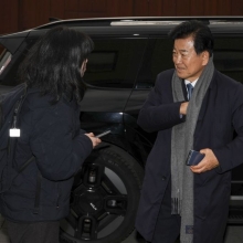 [포토] 취재진 질문 받는 정동영 장관