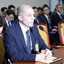 [포토] 로저스 쿠팡 대표 "깊이 사과…소비자 불편 해소에 최선"