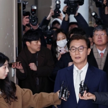 [포토] '통일교 금품 수수 의혹' 전재수 의원 경찰 출석