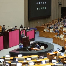 [포토] '내란전담재판부법' 필리버스터 하는 국민의힘 장동혁 대표