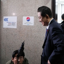 [포토] 김병기, '가족 공항 의전 논의' 보도에 "편의제공 없었다"