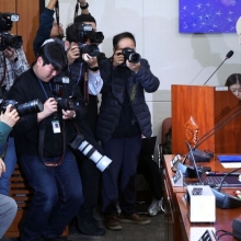 [포토] 인사하는 로저스 쿠팡 대표