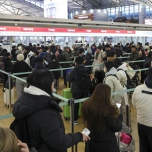 [포토] 징검다리 연휴 앞두고 여행객들로 붐비는 인천공항 1여객터미널