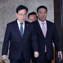 [포토] 원내대책회의 참석하는 송언석