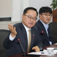 [포토] AI 성평등 정책포럼 발언하는 정구창 차관